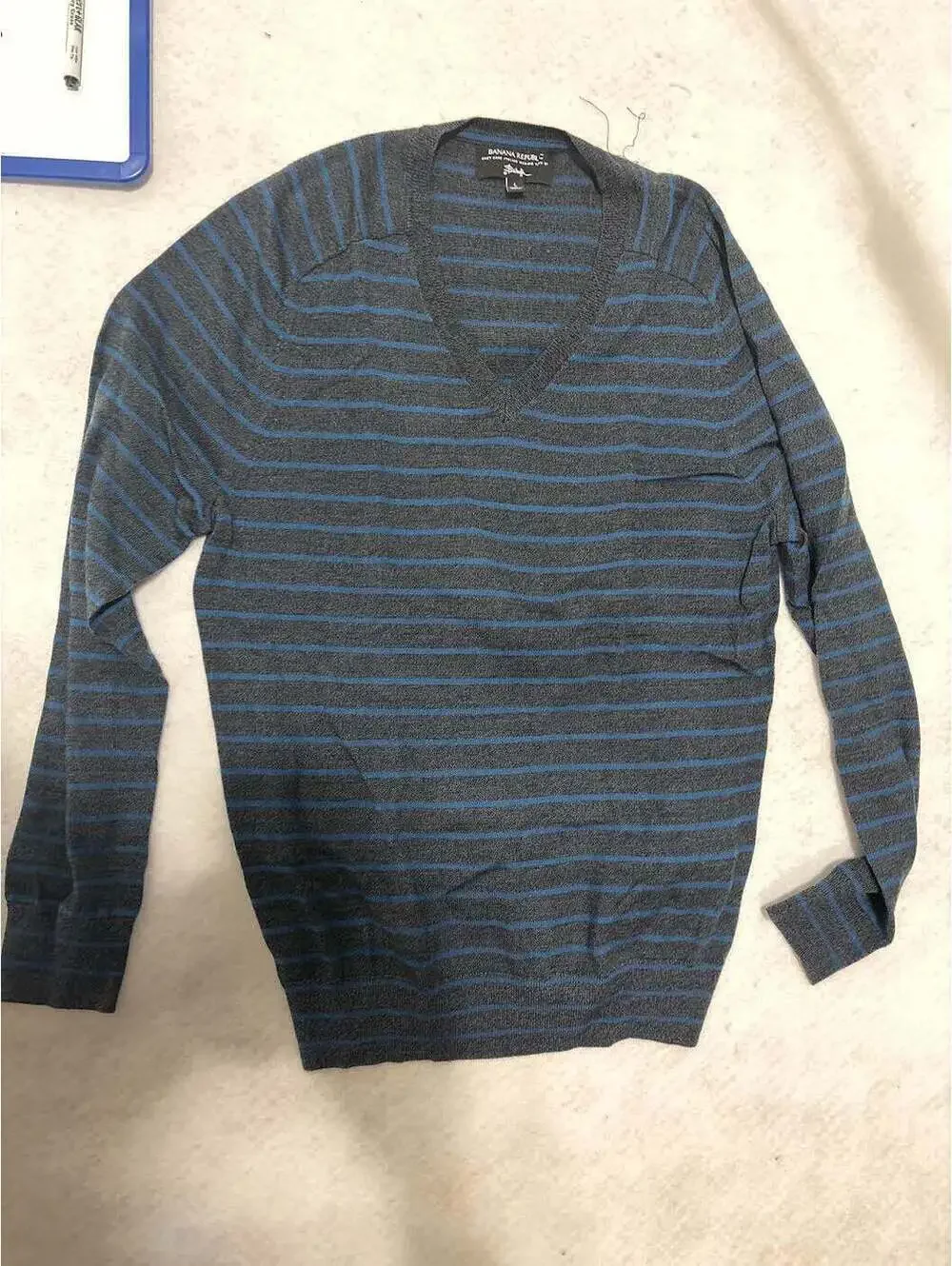 Banana Republic Men's LG  Italian Merino Wool V-Neck Sweater Large